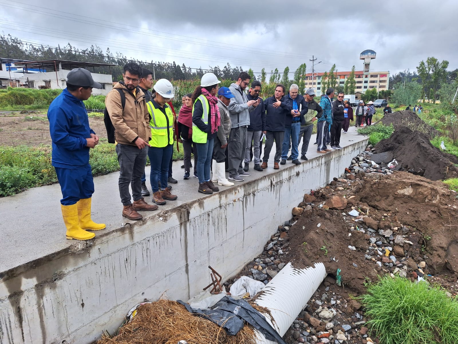 RECORRIDO DE INSPECCIÓN POR EL CANAL COLECTOR EN PICAIHUA